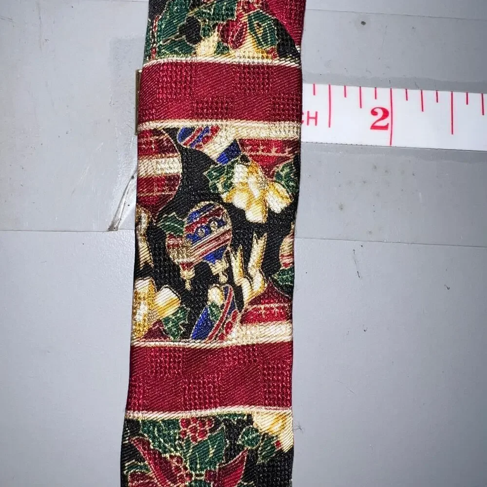 JosA‎ Bank Coperate Collection, HandSewn Festive Holiday Silk Tie Made in USA